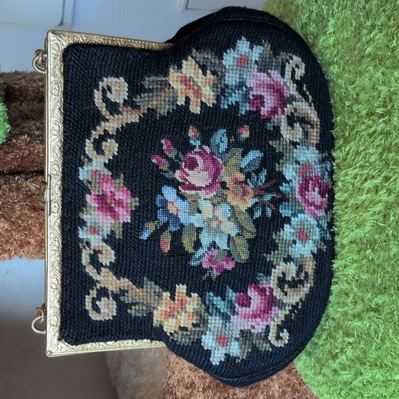 Hand worked vintage needlepoint bag. - Picture 4 of 14